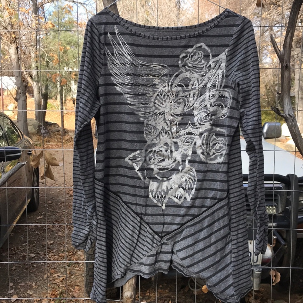 Cozy scrunched sleeve grey striped shirt with bedazzles! By RXB size medium